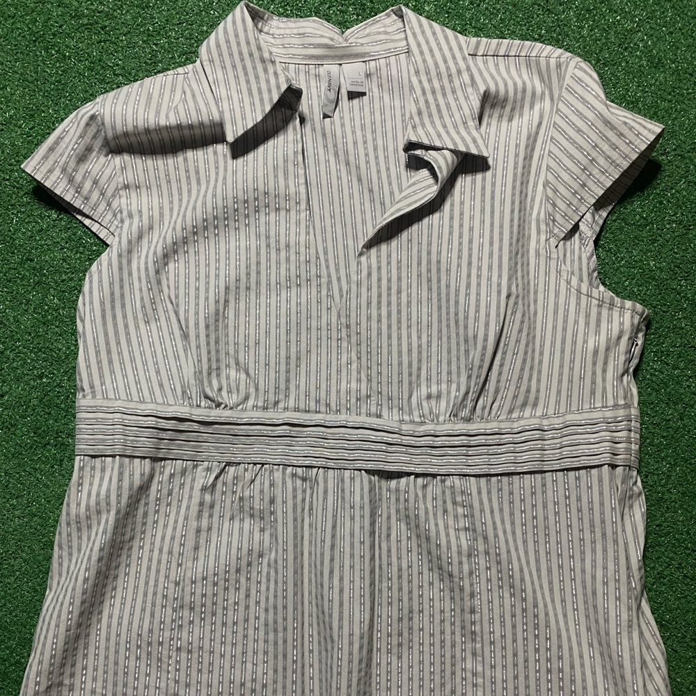 Old Navy shirt sleeve blouse. Size Large